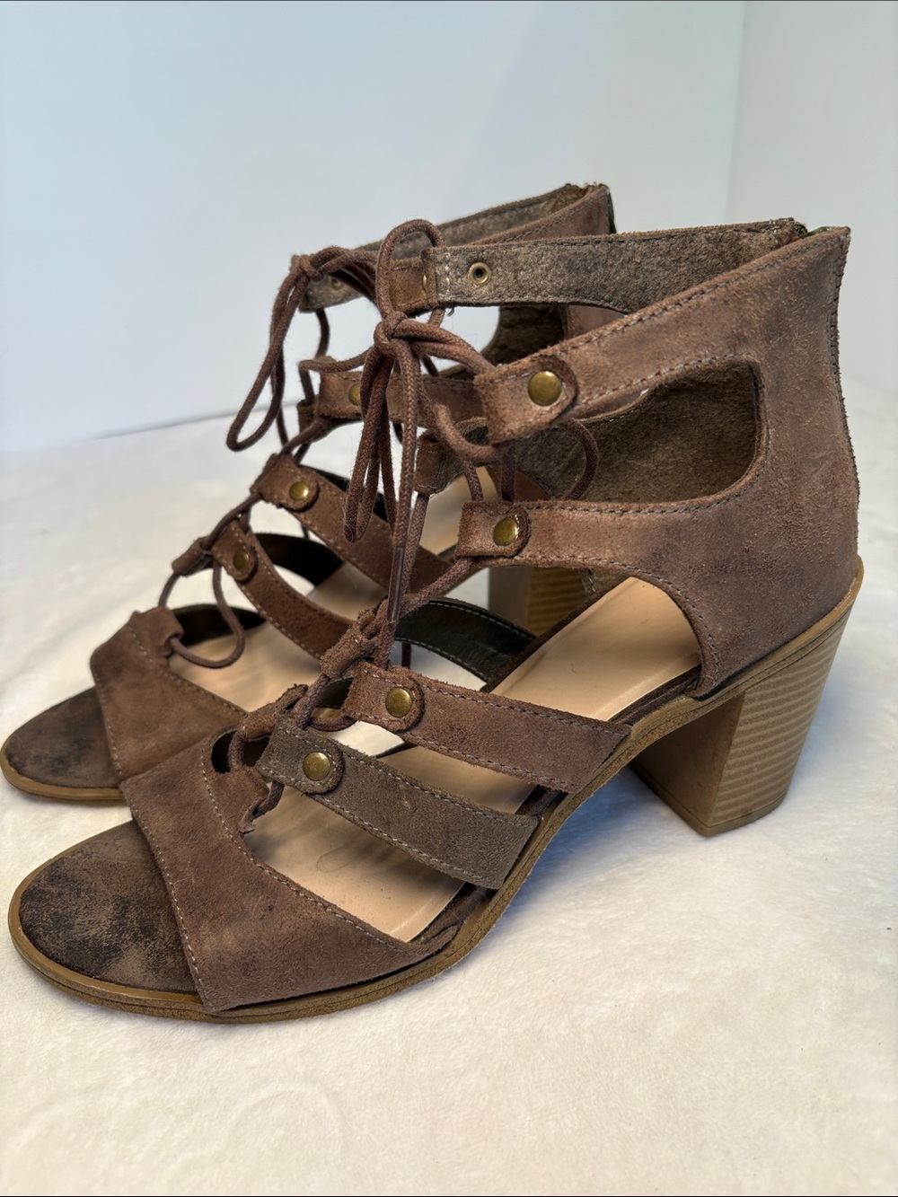 Fergalicious Brown Suede Lace-Up Gladiator Style Block Heel Sandals 8